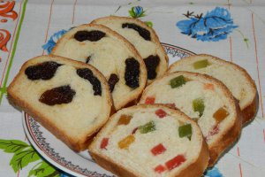 Cozonac cu prune uscate