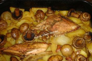 Piept de curcan cu ciuperci si cartofi