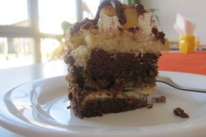 Tort in straturi cu mijloc de bezea