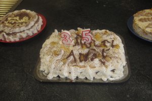 Tort in straturi cu mijloc de bezea