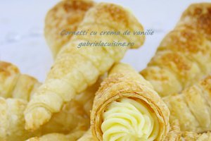 Cornetti cu crema de vanilie