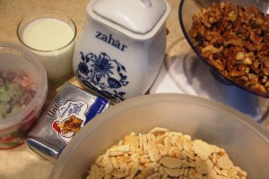 Rulada de biscuiti in foi de napolitana