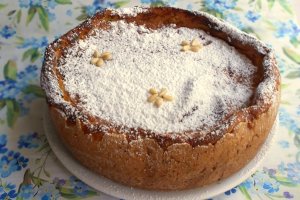 Tarta cu branza si seminte de pin