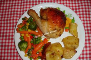 Pui cu legume, cartofi si salata de sfecla