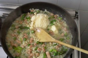 Risotto cu sparanghel verde si prosciutto cotto