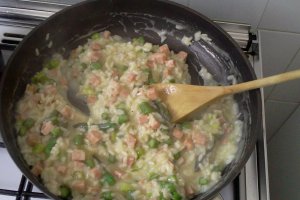 Risotto cu sparanghel verde si prosciutto cotto