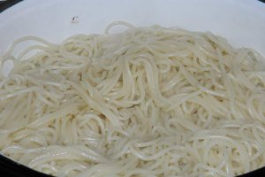 Spaghete carbonara, reţetă cu smantana