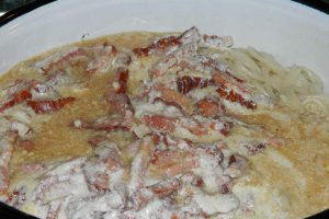 Spaghete carbonara, reţetă cu smantana