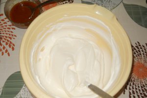 Desert  tort cupola cu vanilie si caramel