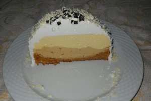 Desert  tort cupola cu vanilie si caramel