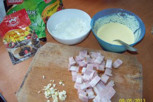 Spaghete cu branza, sos de smantana si kaiser