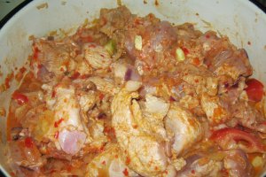 Tocanita de porc cu conopida si sos de marar