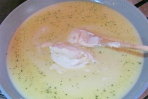 Tocanita de porc cu conopida si sos de marar