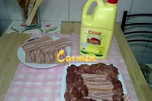 Ficatei de pasare inveliti in bacon cu piure.