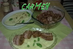 Ficatei de pasare inveliti in bacon cu piure.