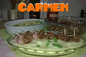Ficatei de pasare inveliti in bacon cu piure.