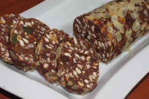 Salam de biscuiţi, reţetă cu arome orientale
