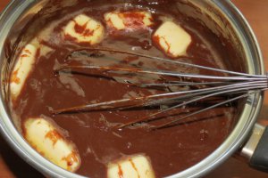 Salam de biscuiţi, reţetă cu arome orientale