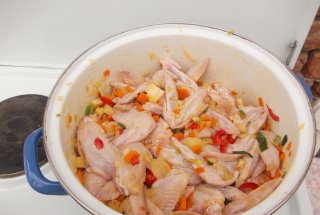 Pilaf de orez cu aripioare de pui