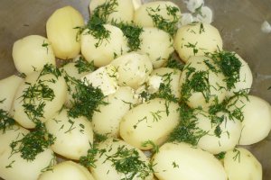 Salata cu cartofi noi