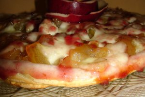 Pizza cu mere si mascarpone