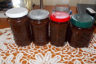 Dulceata din flori de salcam