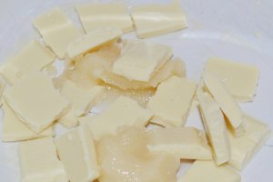 Cosulete de ciocolata cu Miez de lapte si capsuni