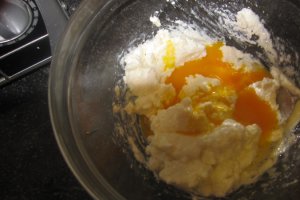 Prajitura cu branza dulce si bezea