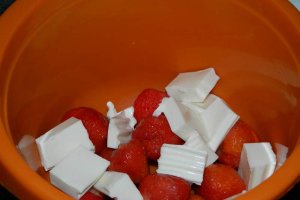 Cosulete cu crema de capsuni si Miez de lapte