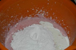 Cosulete cu crema de capsuni si Miez de lapte