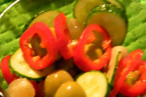 Salata cu ,,Miez de lapte '',somon si oua de prepelita