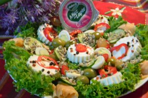 Salata cu ,,Miez de lapte '',somon si oua de prepelita