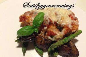 Pui Parmigiano cu ciuperci Portobello şi sparanghel