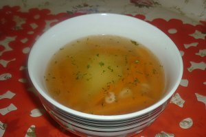 Supa de pui cu litere sau taitei