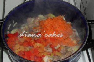 Tocanita cu carne de porc si paste