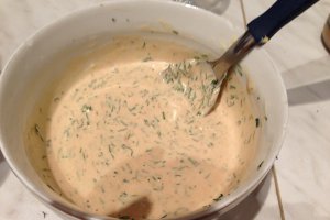 Salata de cartofi noi cu sos de mustar si marar