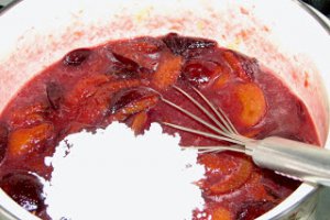 Tarta cu prune caramelizate