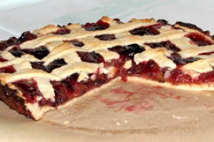 Tarta cu prune caramelizate