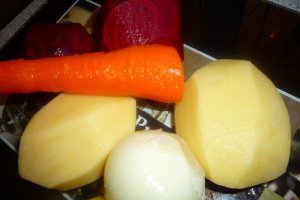 Supa crema de sfecla rosie si cartof
