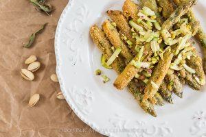 Salata de sparanghel pane in parmezan