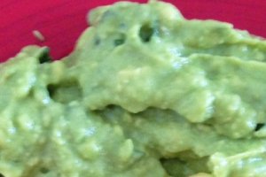 Salata de paste cu sos de avocado