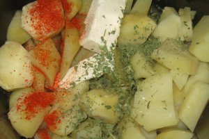 Sufleu de cartofi cu bacon si ceapa verde