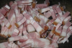 Sufleu de cartofi cu bacon si ceapa verde