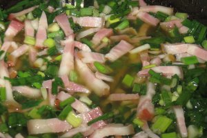 Sufleu de cartofi cu bacon si ceapa verde