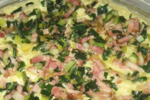 Sufleu de cartofi cu bacon si ceapa verde