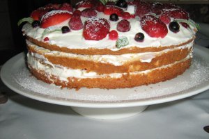 Pandispan cu frisca si fructe dupa Eric Lanlard