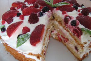 Pandispan cu frisca si fructe dupa Eric Lanlard