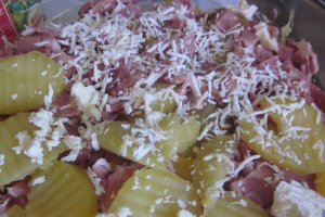 Cartofi franțuzești înnobilați cu bacon