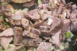 Fasole verde cu trei feluri de carne
