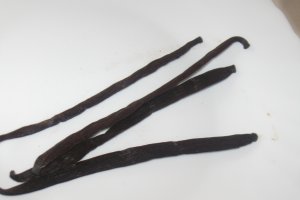Budinca de vanilie cu dulceata de afine